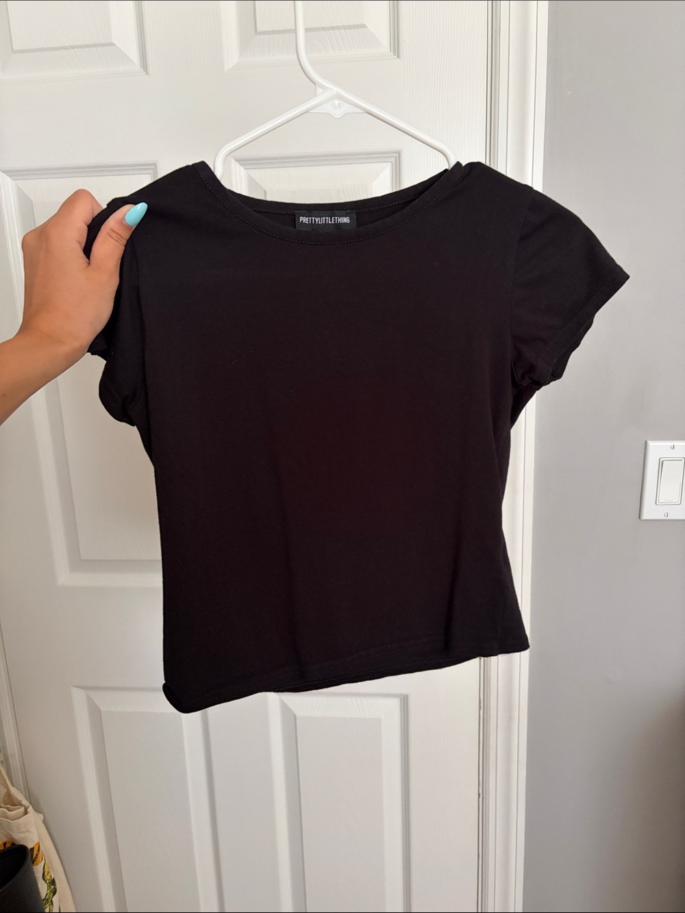 PrettyLittleThing Black Short Sleeve Crew Crop Top